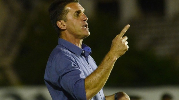 Vágner Mancini orienta os jogadores do Atlético-PR em São Januário Vágner Mancini orienta os jogadores do Atlético-PR em São Januário