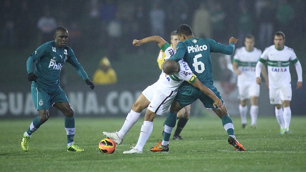 Alex não escapa da marcação: Coritiba empatou com o Goiás e voltou a tropeçar no Couto Pereira Alex não escapa da marcação: Coritiba empatou com o Goiás e voltou a tropeçar no Couto Pereira