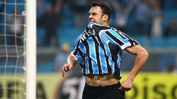 Kléber marcou o único gol na vitória do Grêmio contra a Ponte Preta Kléber marcou o único gol na vitória do Grêmio contra a Ponte Preta