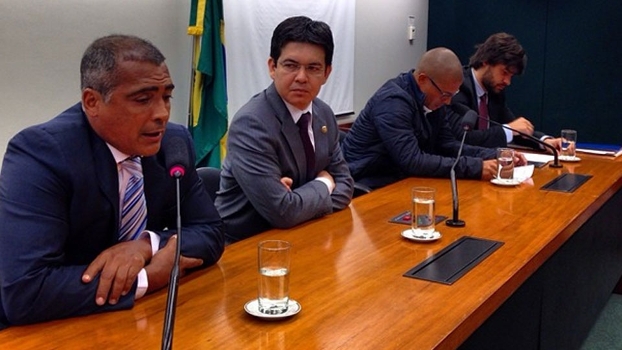 Deputados Romário e Randolfe Rodrigues e o meia Alex em Brasília Deputados Romário e Randolfe Rodrigues e o meia Alex em Brasília