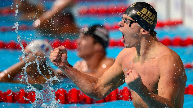 Cielo comemora a conquista dos 50m livre; brasileiro é o 1º homem tricampeão mundial da prova na história Cielo comemora a conquista dos 50m livre; brasileiro é o 1º homem tricampeão mundial da prova na história