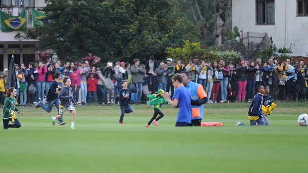 treino brasil crianças granja comary