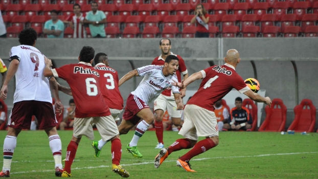 Após driblar dois marcadores, o jovem Samuel encheu o pé direito para marcar um belo gol e dar a vitória ao Flu sobre o Náutico Após driblar dois marcadores, o jovem Samuel encheu o pé direito para marcar um belo gol e dar a vitória ao Flu sobre o Náutico