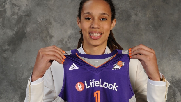 Brittney Griner com a camisa do Phoenix Mercury, seu time na WNBA