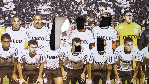Homenagem a campeões da Libertadores no CT foi depredado: Emerson Sheik, Romarinho e Fábio Santos foram alguns dos alvos Homenagem a campeões da Libertadores no CT foi depredado: Emerson Sheik, Romarinho e Fábio Santos foram alguns dos alvos