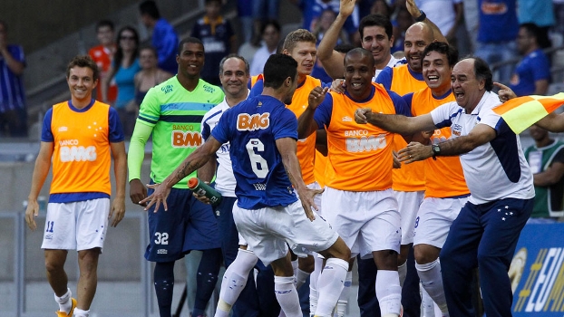 32ª RODADA - Cruzeiro 2 x 1 Botafogo - Com dois gols nos primeiros 15 minutos, time bateu o combalido Botafogo