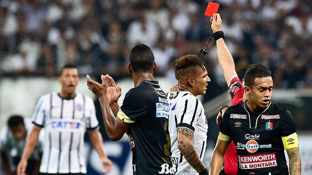 Guerrero mandou carta para a Conmebol para dizer que tapa foi 'sem querer'