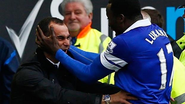 Lukaku com o técnico Roberto Martínez: Everton pagou 35 milhões de euros por ele Lukaku com o técnico Roberto Martínez: Everton pagou 35 milhões de euros por ele