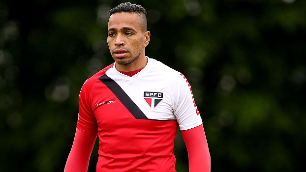 Álvaro Pereira pode estar de saída do time tricolor Álvaro Pereira pode estar de saída do time tricolor