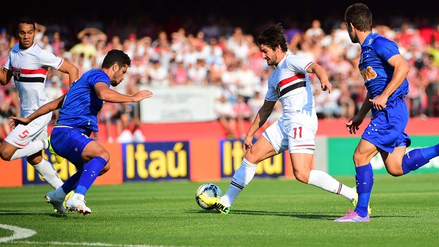 21ª RODADA - São Paulo 2 x 0 Cruzeiro - Em jogo direto, time perdeu para o São Paulo e viu os rivais se aproximarem da ponta