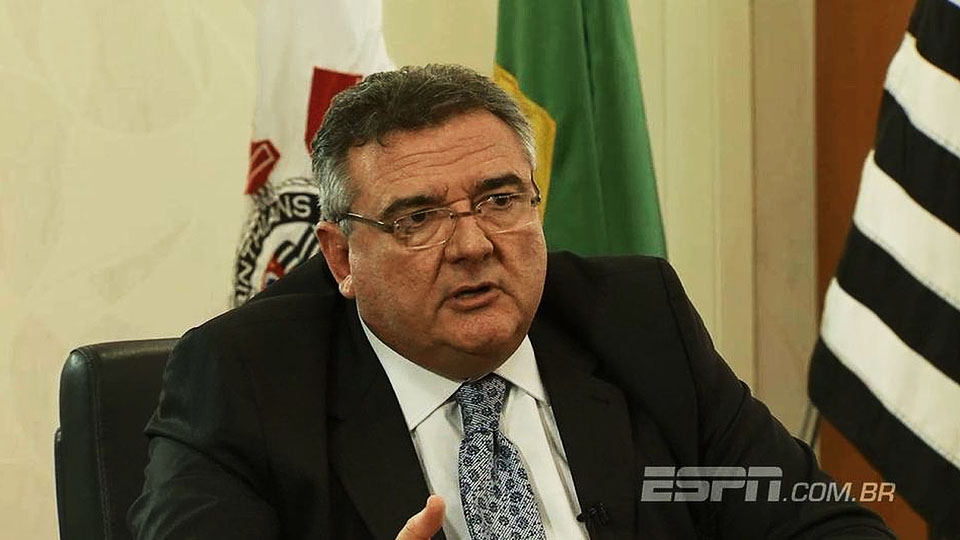 A contragosto, Gobbi confirma saída de Mano e detona 'fogo-amigo' no Corinthians