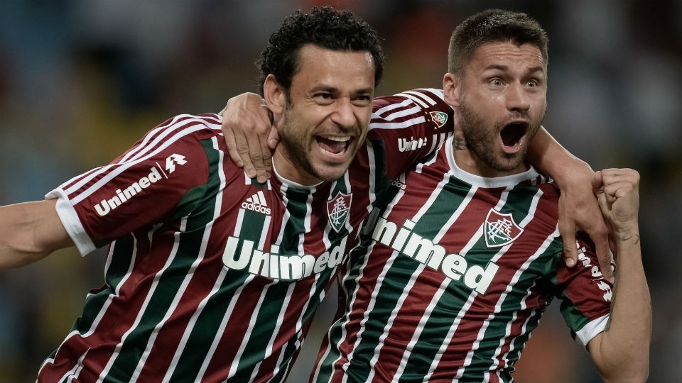 Fred 'Slater', apito amigo e frango derrubam Palmeiras; Peixe engole Coxa