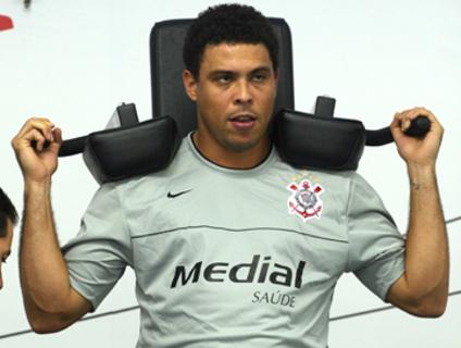 V�DEO: Ronaldo n�o treina e causa pol�mica no Corinthians