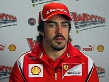 Alonso aponta Schumacher como rival mais perigoso em 2011; veja!