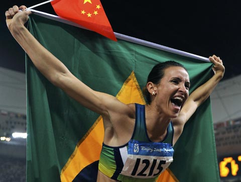 Atleta salta para a hist�ria em Pequim