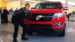 'Presentinho'! Tom Brady cumpre promessa e doa carro de R$ 67 mil ao 'herói pobre' do Super Bowl