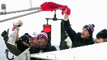 Em Boston, milhares de pessoas vão às ruas comemorar título do Super Bowl com New England Patriots
