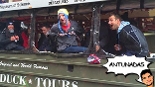 Gronkowski autografa sutiã, torcedor 'modinha' não reconhece jogador e bate-boca entre velhinho e dono dos Knicks no Antunadas