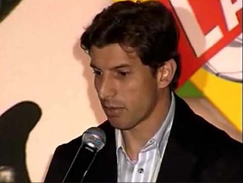 Meia do Gr�mio, grande l�der da equipe ga�cha, faturou o trof�u