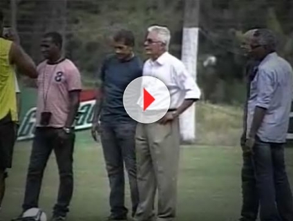 V�DEO: Ex-jogadores v�o ao treino para incentivar elenco flamenguista