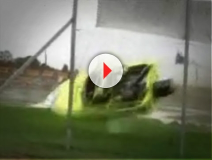 V�DEO: Dupla australiana sofre acidente espetacular durante corrida de lancha