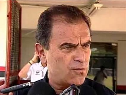 V�DEO: Depois de Marcelinho, cartola admite sa�da de mais 'estrelas'