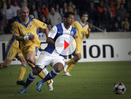Porto vence o Apoel e se classifica no grupo D