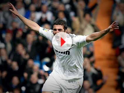 V�DEO: Real Madrid bate Racing, assume a ponta e coloca press�o no Barcelona