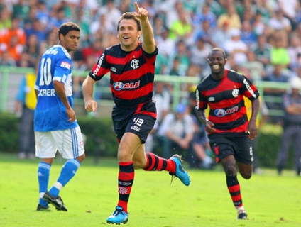 G-4 n�o muda, mas Flamengo e Petkovic j� amea�am brigar pelo t�tulo no BR