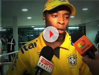 V�DEO: Michel Bastos comemora estreia na sele��o brasileira com vit�ria