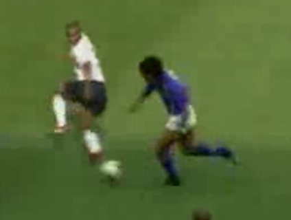 Diante dos ingleses, Ronaldinho arranca de forma espetacular e coloca Rivaldo em condi&ccedil;&otilde;es para marc