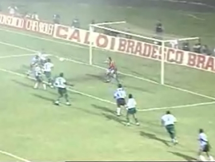 MEM�RIA: Pelo alto e contra estrat�gia montada, Gr�mio bateu Palmeiras em 96