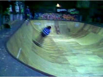 Final de dia na E?Skatepark em Quilmes, Argentina