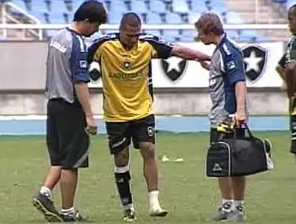 Victor Sim�es n�o deve enfrentar o Atl�tico-MG