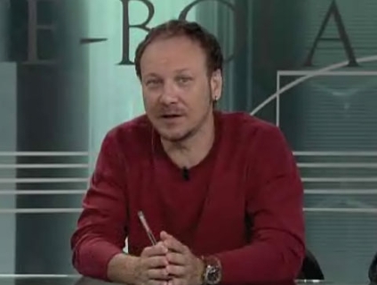 V�DEO: 'A Ferrari resolveu 'sair atirando' em um cad�ver, que � o Max Mosley', diz Flavio Gomes