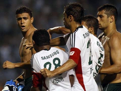 V�DEO e �UDIO: Descontrolado, Palmeiras perde para o Gr�mio e amplia crise na reta final