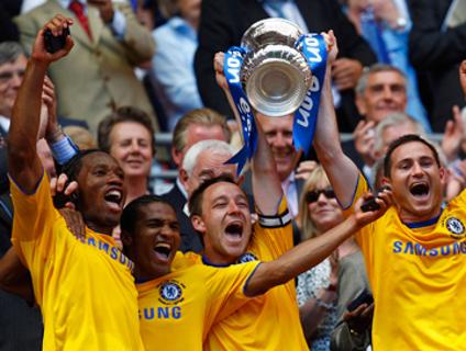 Drogba, Malouda, Terry e Lampard comemoram a conquista do t�tulo