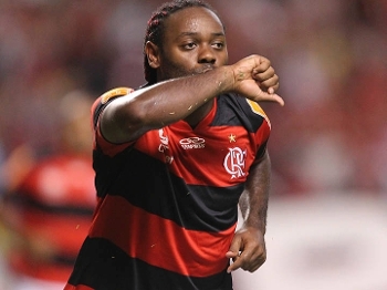 Gols, política e zero título: Vagner Love em ano de estrela solitária no Fla