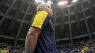 Bernardinho acompanha a vitória do Brasil sobre os Estados Unidos, pela Liga Mundial