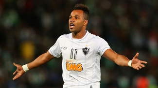 O vaivém do Fla: Fernandinho segue na mira, Montillo fora e Julio César em banho-maria