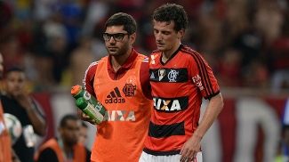 Dores na coxa vetam Elano até de viagem na Libertadores