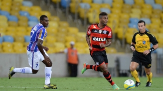 Amaral, Muralha e Cáceres disputam vaga no time; Márcio Araújo treina pela primeira vez