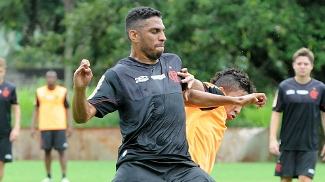 Wallace alerta para possível soberba no Fla: Não adianta achar que está voando