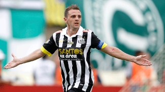 Flamengo faz oferta por empréstimo de Montillo e espera resposta nesta semana