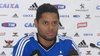 Titular com Mano, João Paulo não vêm problemas em cobranças do treinador
