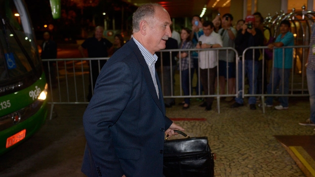 Em evento, Felipão alfineta imprensa e defende colegas: O que é atualização em futebol?