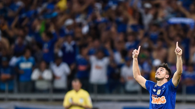 Cruzeiro vence Santos e joga por empate na Vila para brigar pelo penta da Copa do Brasil