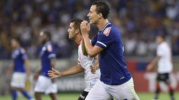 Displicente na Libertadores, Cruzeiro precisa de quase 8 chutes para acertar o gol