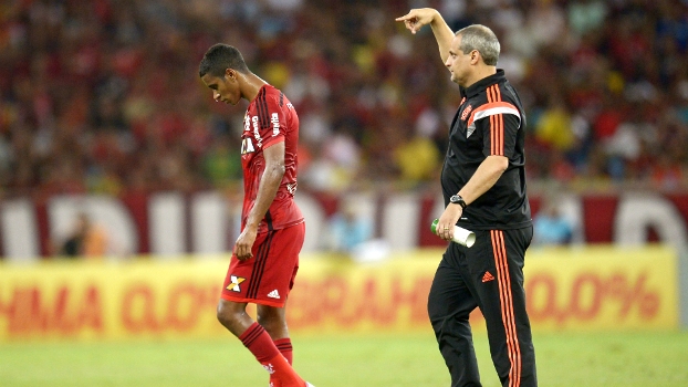 Com dores musculares, Gabriel e Léo Moura viram dúvida para decisão