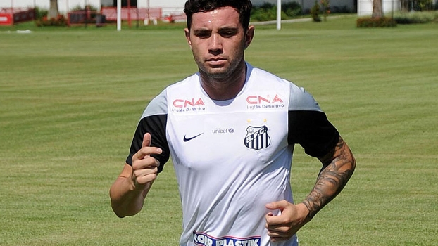 Um dos rebeldes, Mena tem rescisão confirmada com o Santos pela CBF